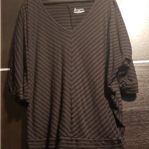 Contrast stripes banded bottom t shirt